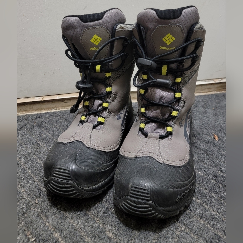 Columbia Bugaboot size 3 snowboot